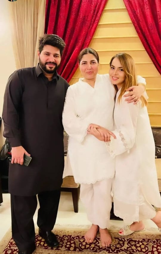 Shagufta Ejaz Hosts A Family Get Together- Beautiful Pictures