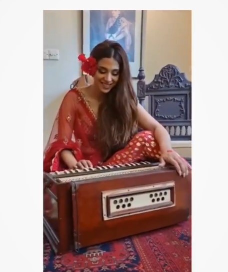 Sonya Hussyn's Latest Video While Playing Harmonium Sparks Criticism