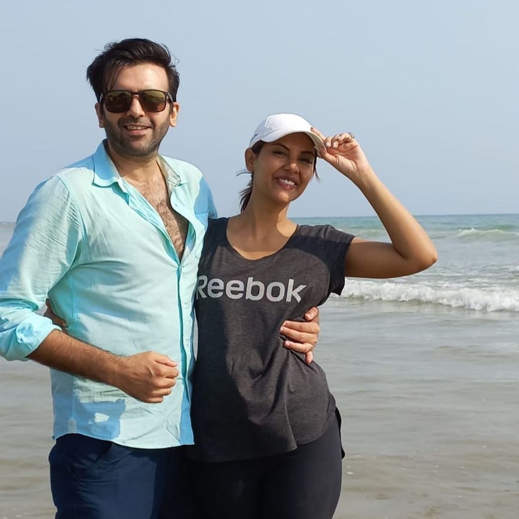 Sunita Marshall & Hassan Ahmed Spent Sunday On Beach