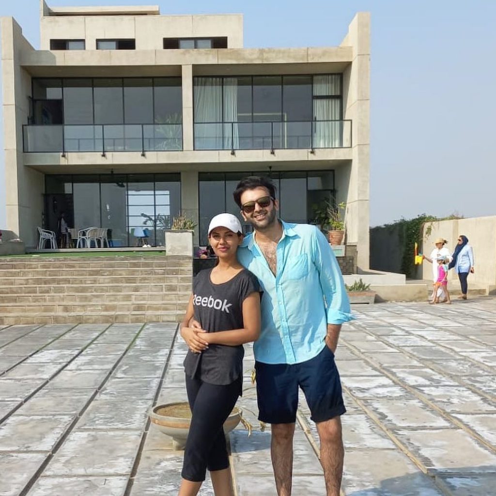 Sunita Marshall & Hassan Ahmed Spent Sunday On Beach