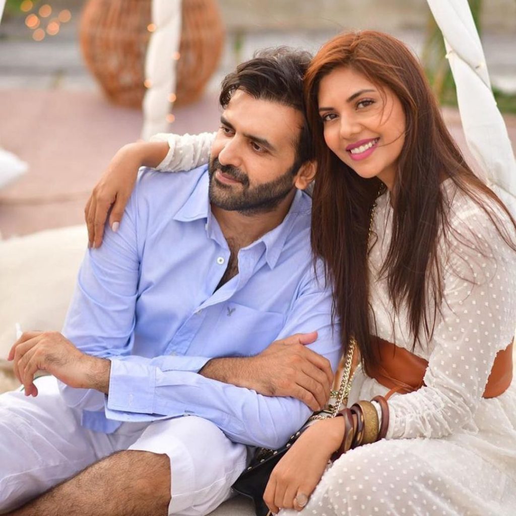 Latest Loved-up Pictures of Sunita Marshall With Husband