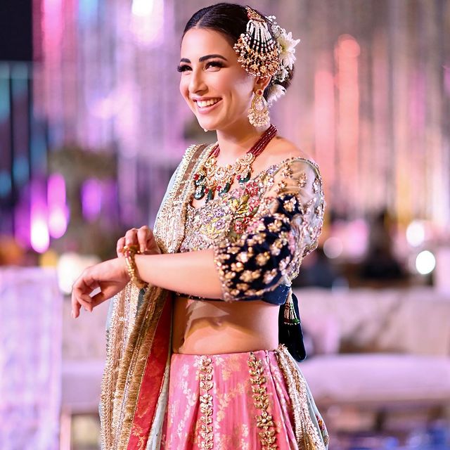 Public Criticism On Ushna Shah's Recent Look For A Shoot