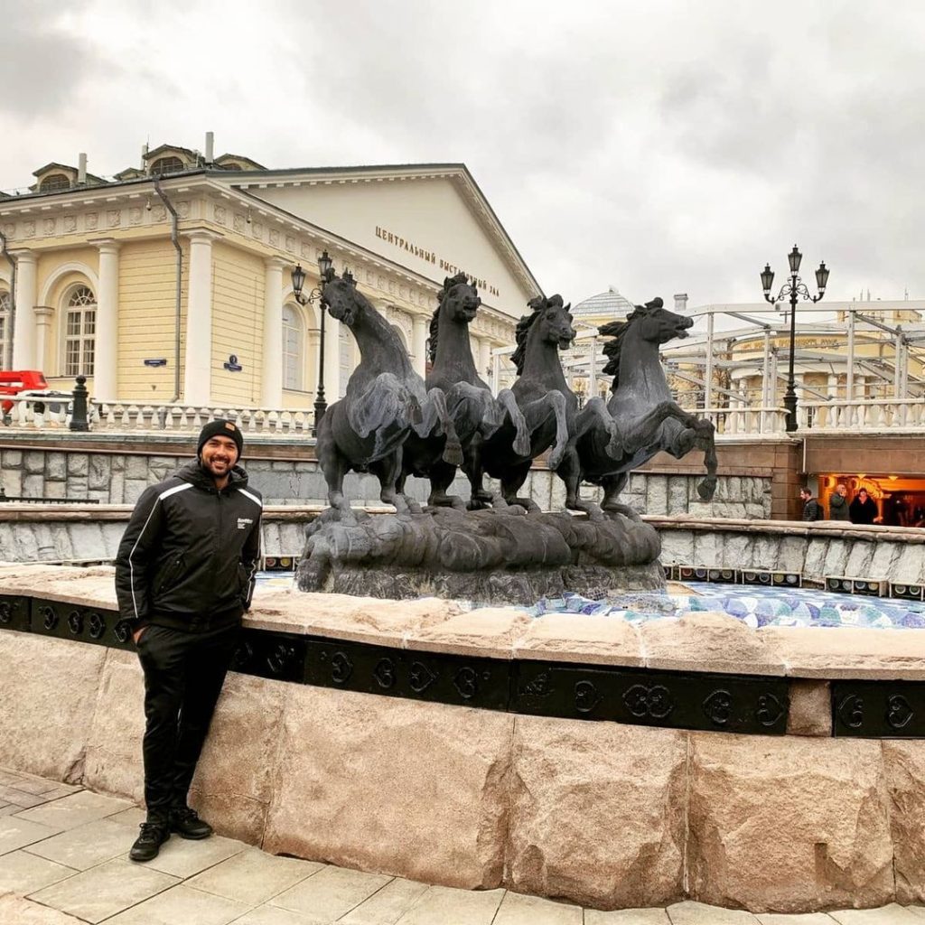 Aisam Ul Haq Qureshi Poses With Wife From Moscow