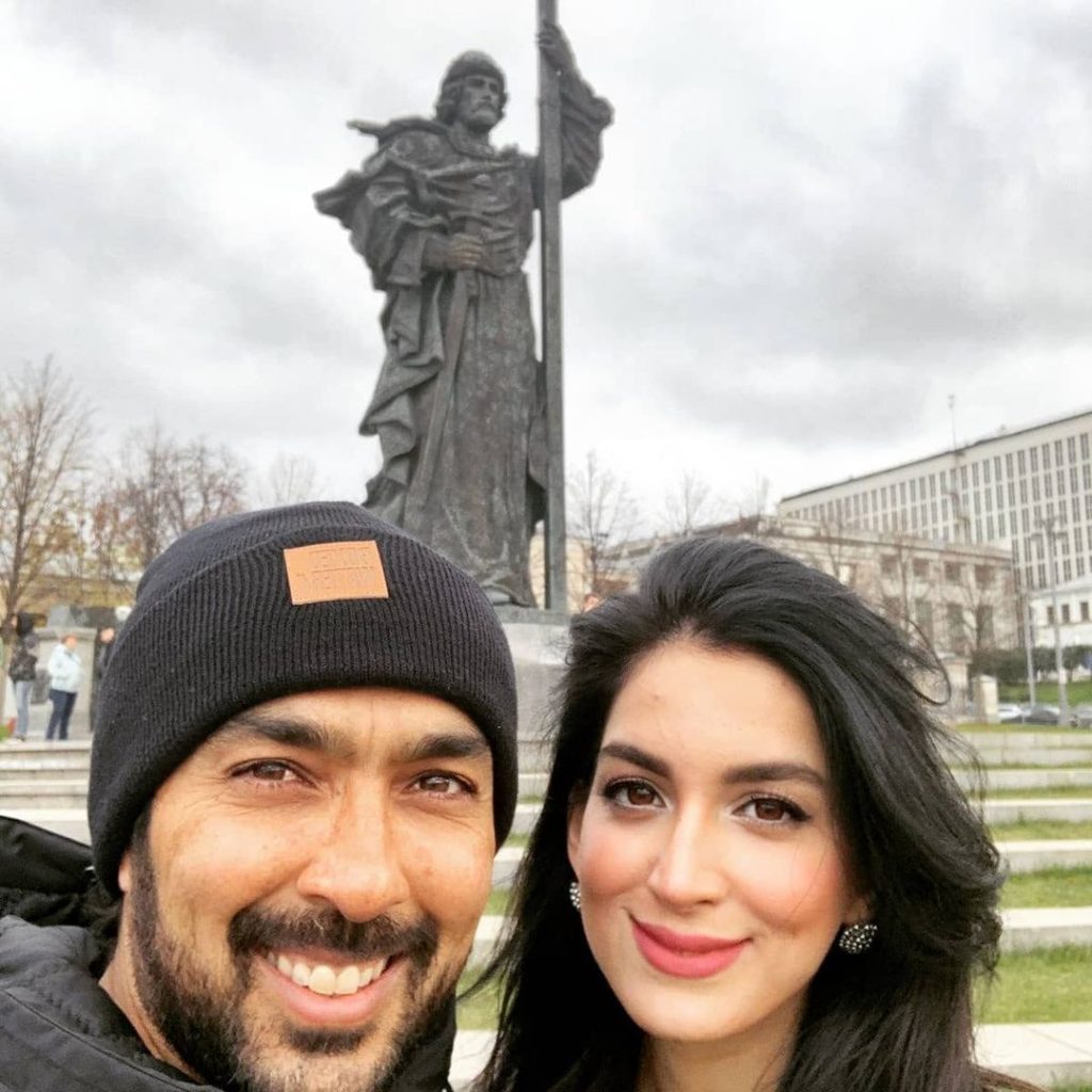 Aisam Ul Haq Qureshi Poses With Wife From Moscow