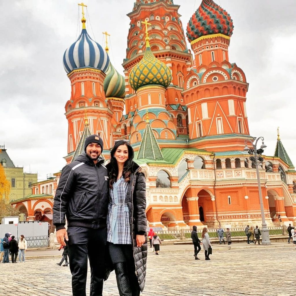 Aisam Ul Haq Qureshi Poses With Wife From Moscow