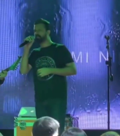 Atif Aslam Paid Tribute To Farhad Humayun (Late)