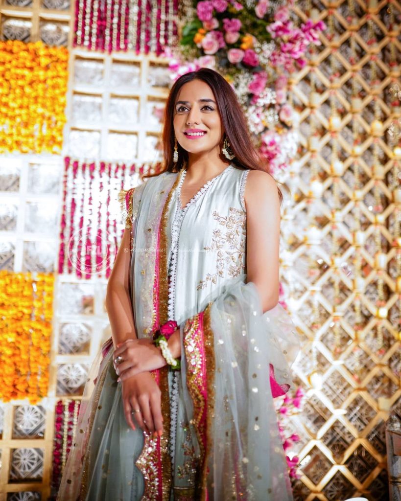 Actress Kinza Razzak Flaunts Ethereal Beauty At A Recent Wedding Event