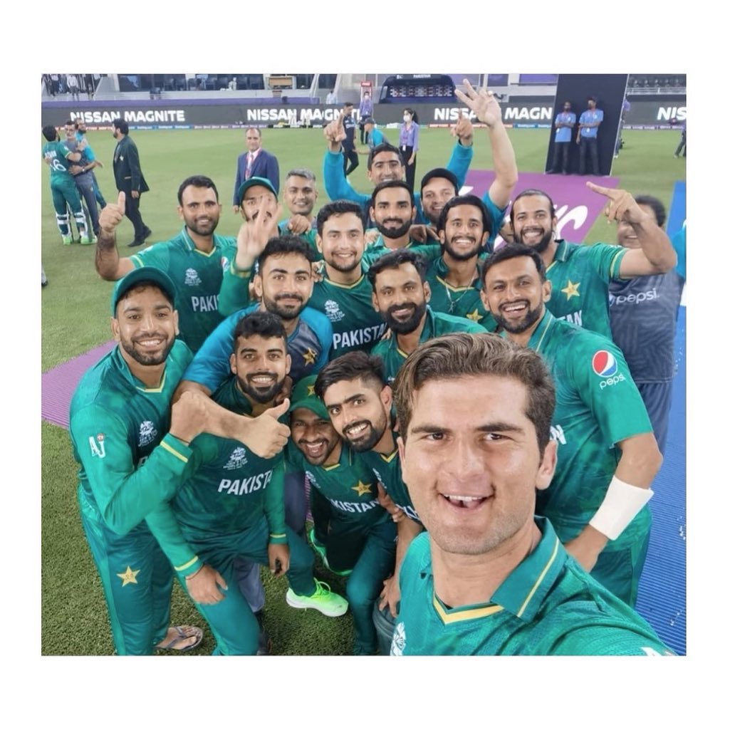 Pakistani Celebrities Enjoying Pakistan's Victory Against India