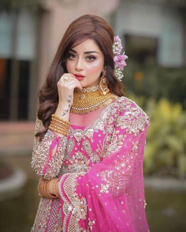 Alizeh Shah Looks Like A Fairytale Princess In Pink Bridal Ensemble ...