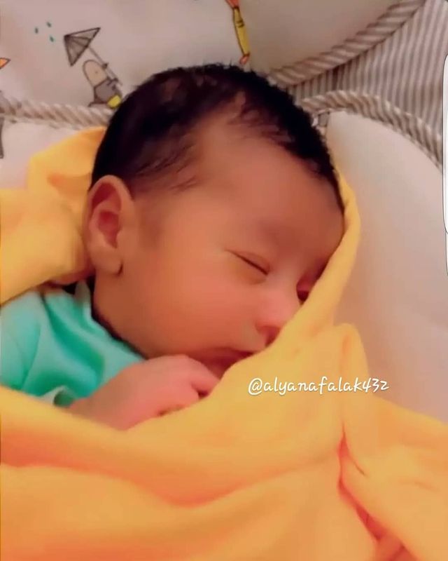 Sarah Khan And Falak Shabbir Shared Adorable Video Of Their Newborn Daughter