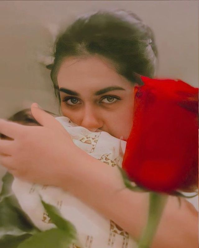 Sarah Khan And Falak Shabbir Shared Adorable Video Of Their Newborn Daughter