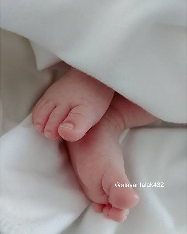 Sarah Khan And Falak Shabbir Shared Adorable Video Of Their Newborn Daughter