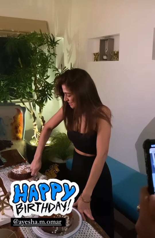 Ayesha Omar Celebrated Her Birthday With Close Friends