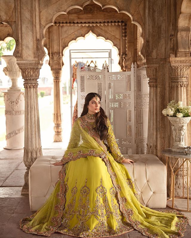 Ayeza Khan Looks Undeniably Gorgeous In Her Latest Bridal Shoot
