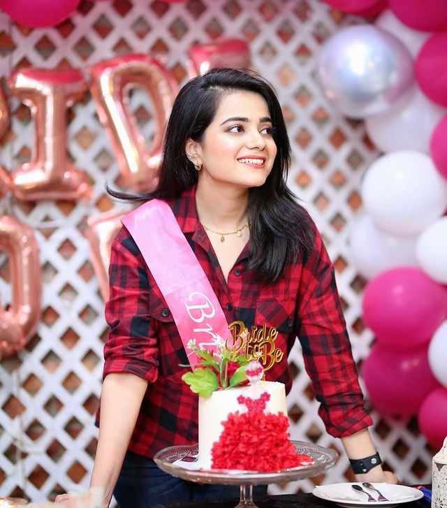 Kompal Iqbal Shared Throwback Pictures From Her Bridal Shower