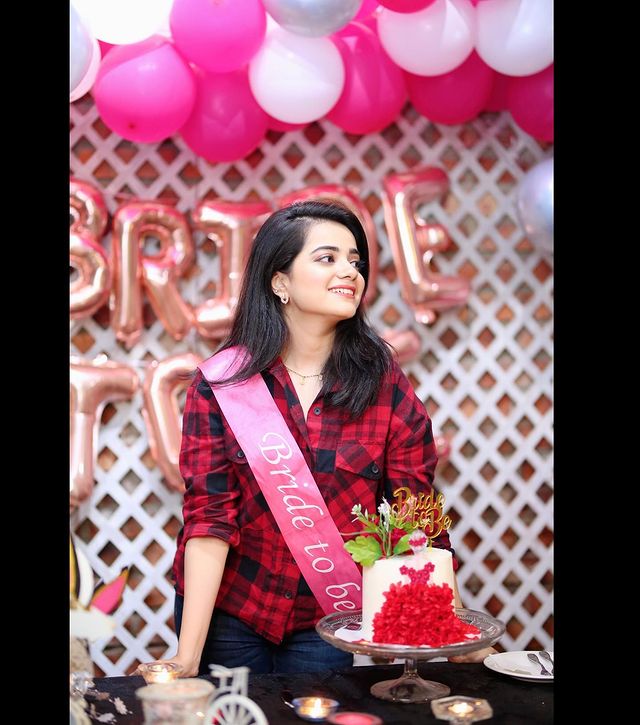 Kompal Iqbal Shared Throwback Pictures From Her Bridal Shower