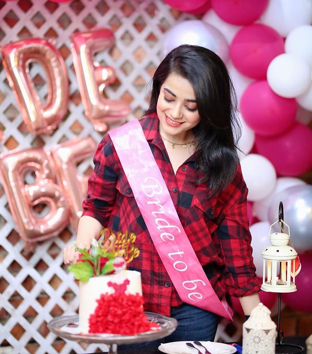 Kompal Iqbal Shared Throwback Pictures From Her Bridal Shower