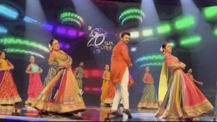 Meera, Mahira Khan And Shehryar Munawar Performs At LSA