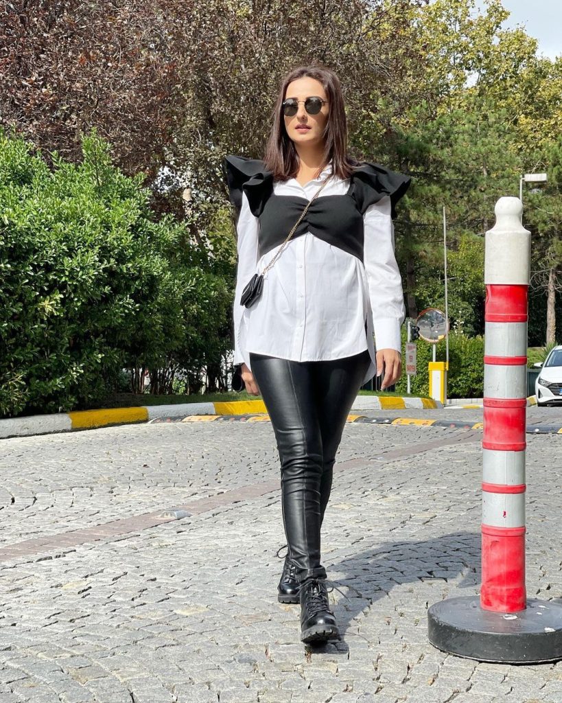 Moomal Sheikh Alluring Pictures with Family From Turkey