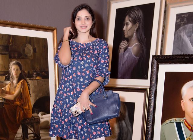 Rabi Pirzada's First Art Exhibition-Pictures And Videos