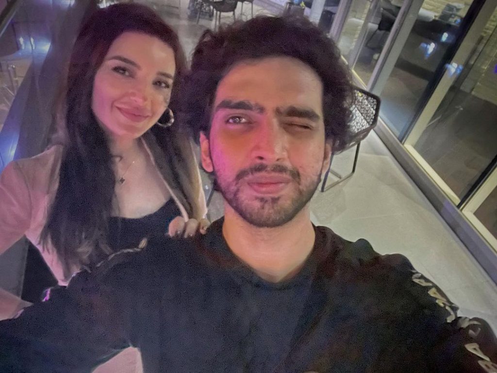 Sadia Khan Is Best Friend With This Popular Indian Singer | Reviewit.pk