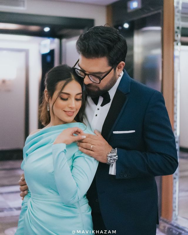 Iqra Aziz And Yasir Hussain's Beautiful Pictures From IPPA Awards