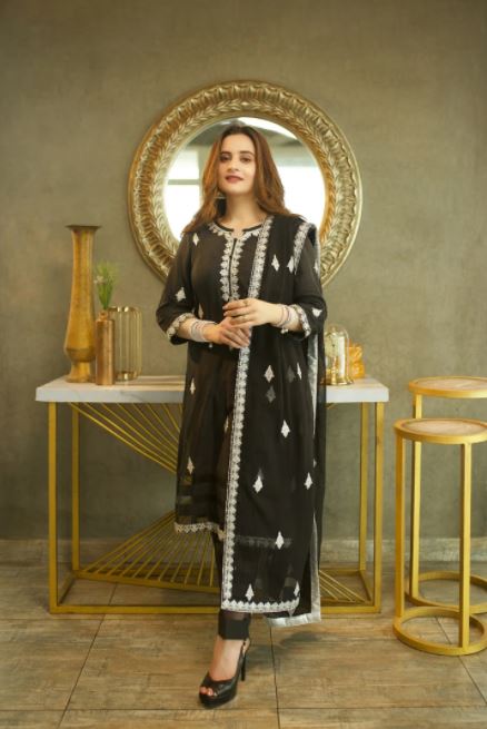 AnM Closet Latest Embroidered Collection Featuring Aiman Khan