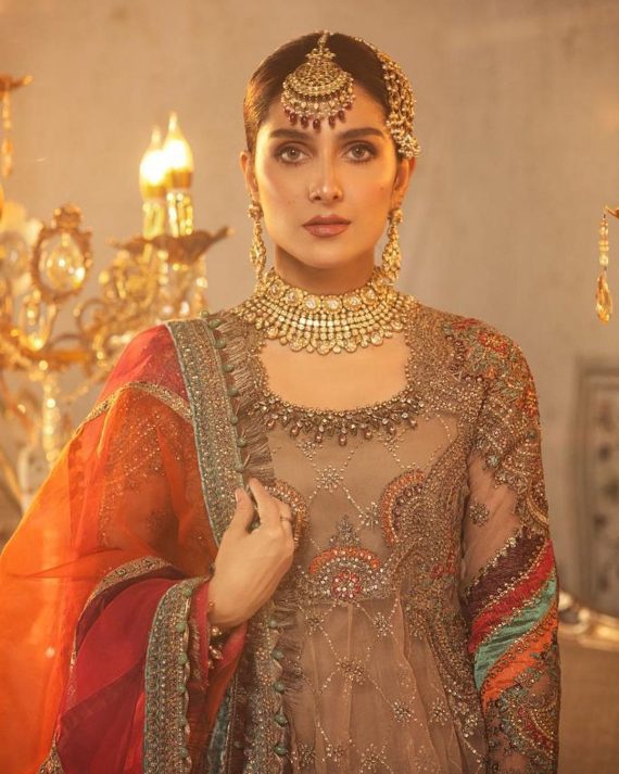 Maria.B Winter Wedding Edition’21 Featuring Ayeza Khan | Reviewit.pk