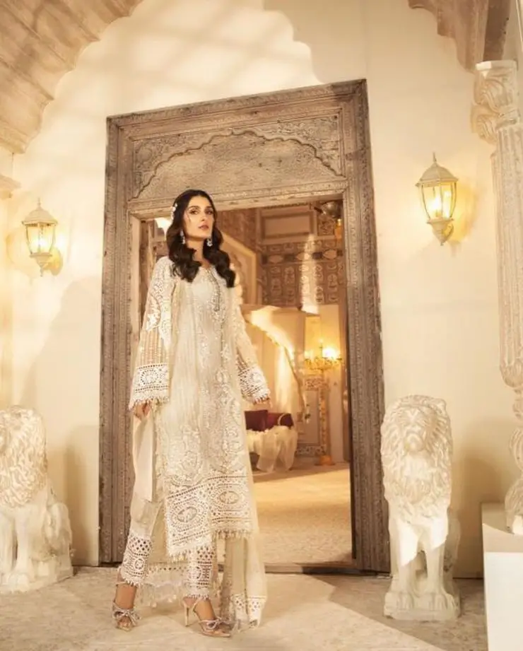 Maria.B Winter Wedding Edition’21 Featuring Ayeza Khan | Reviewit.pk