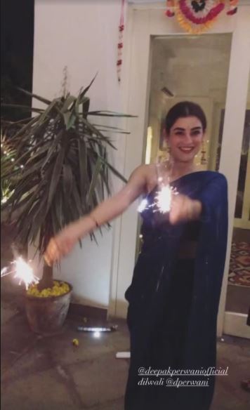 Pakistani Celebrities Celebrating Diwali