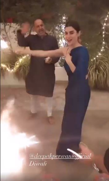 Pakistani Celebrities Celebrating Diwali