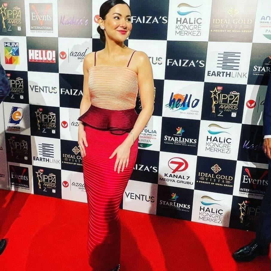 Public Criticizes Hania Aamir For Her Choice Of Outfit At IPPA Awards