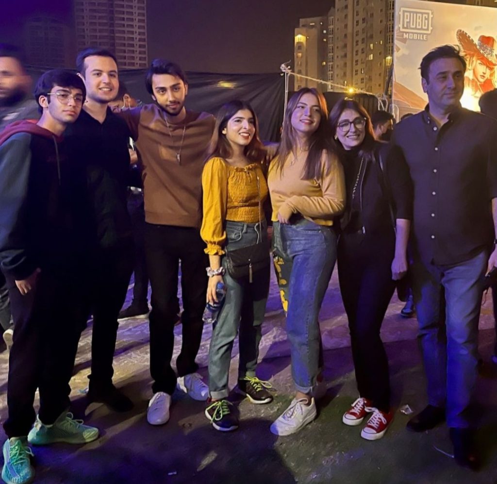 Hania Aamir And Dananeer Mubeen Spotted At Aashir Wajahat's Concert In Karachi