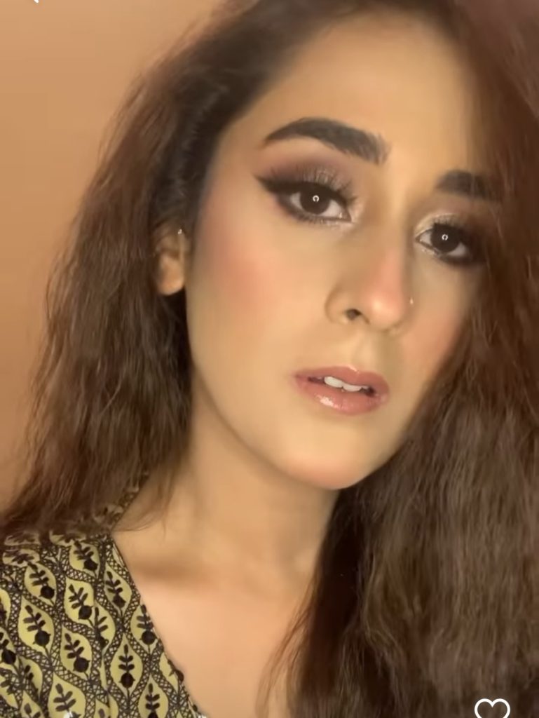 Wafa Be Mol Actress Shehzeen Rahat Shimmery Make Up Look