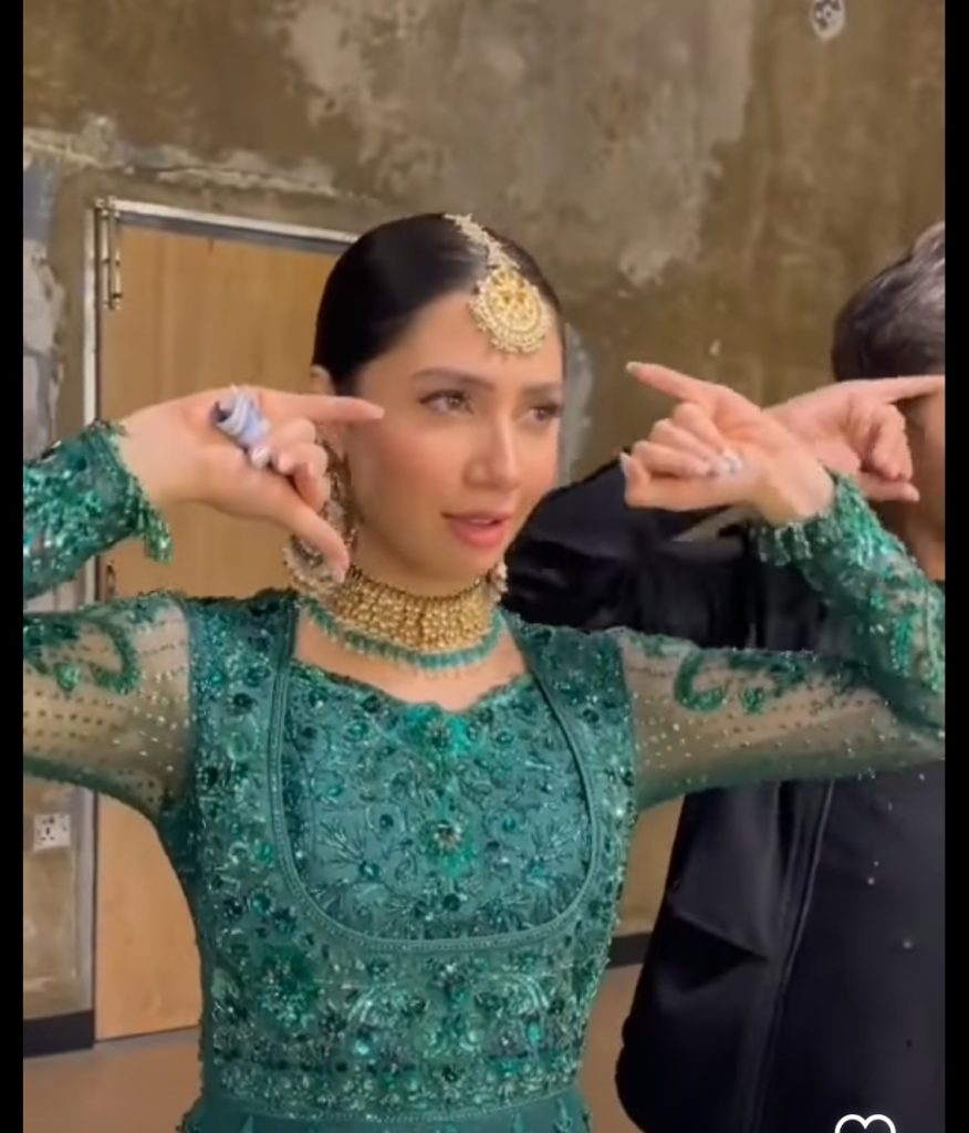 Mahira Khan Acing The Dance Moves with Perfection