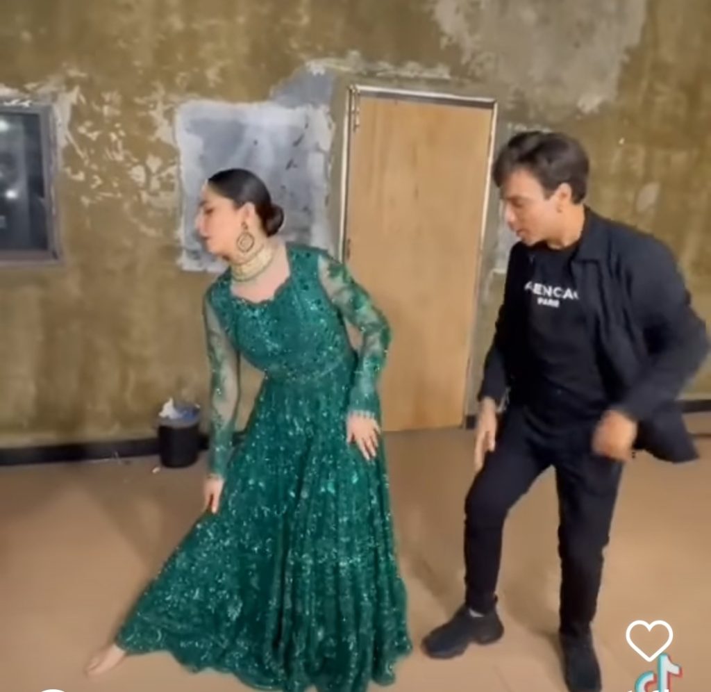 Mahira Khan Acing The Dance Moves with Perfection