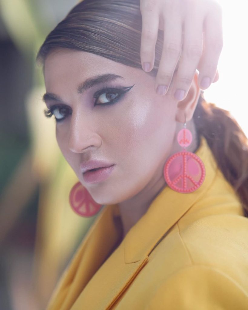 Recent Fashion Shoot Of Sana Fakhar Invites Public Backlash