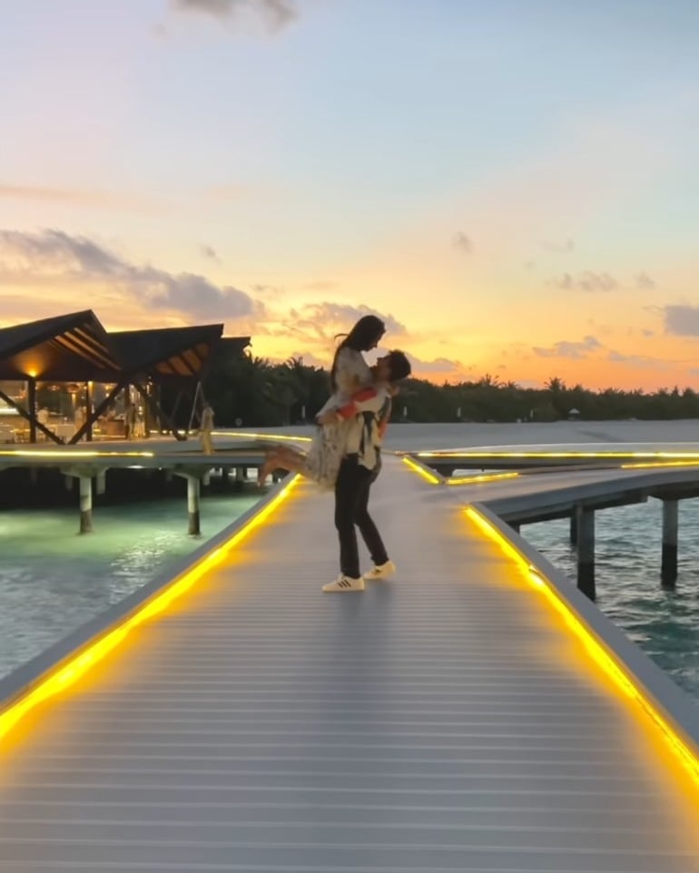 Shahveer Jafry And Ayesha In Maldives For Honeymoon