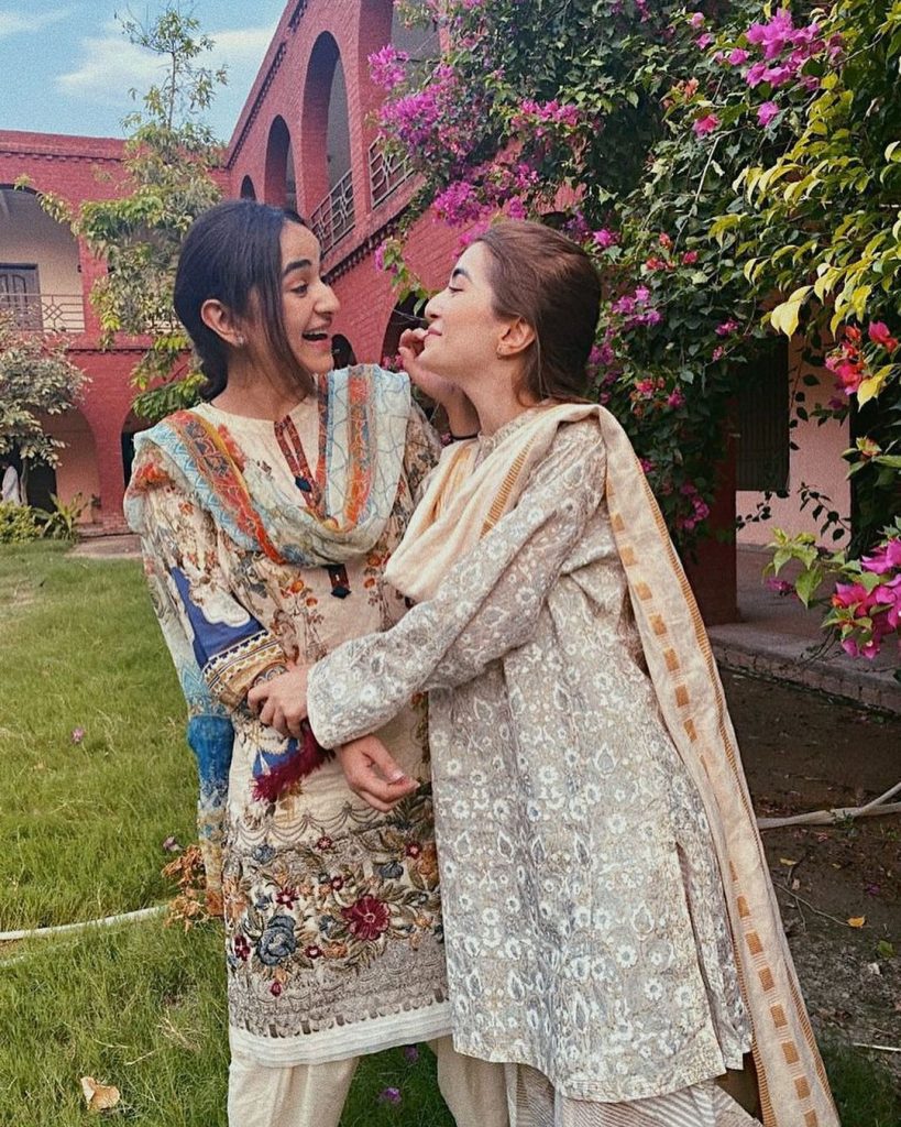 Sinf E Aahan Girls Post BTS Pictures Ahead of First Episode