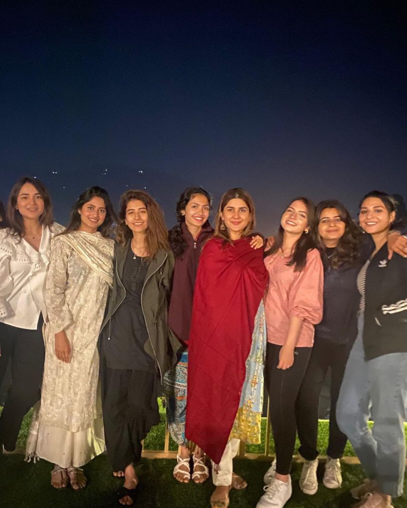 Sinf E Aahan Girls Post BTS Pictures Ahead of First Episode