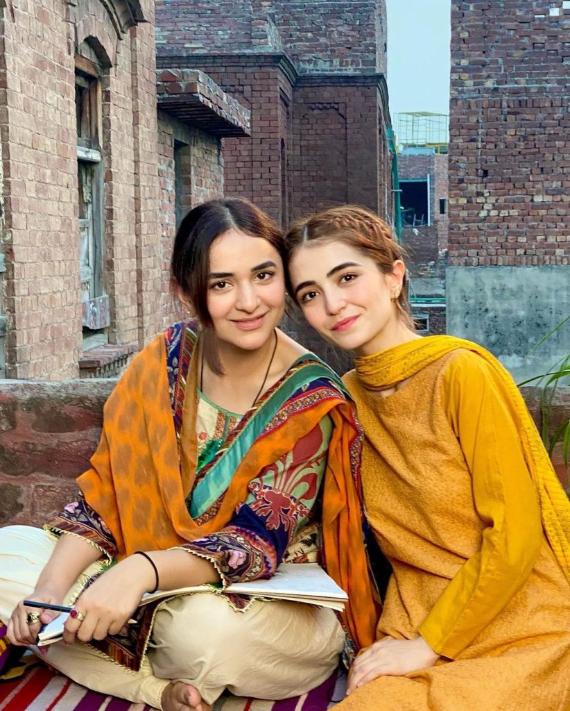 Sinf E Aahan Girls Post BTS Pictures Ahead of First Episode