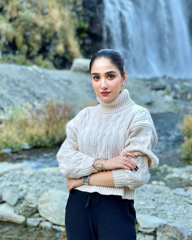 Aiza Awan Exploring Northern Areas Of Pakistan