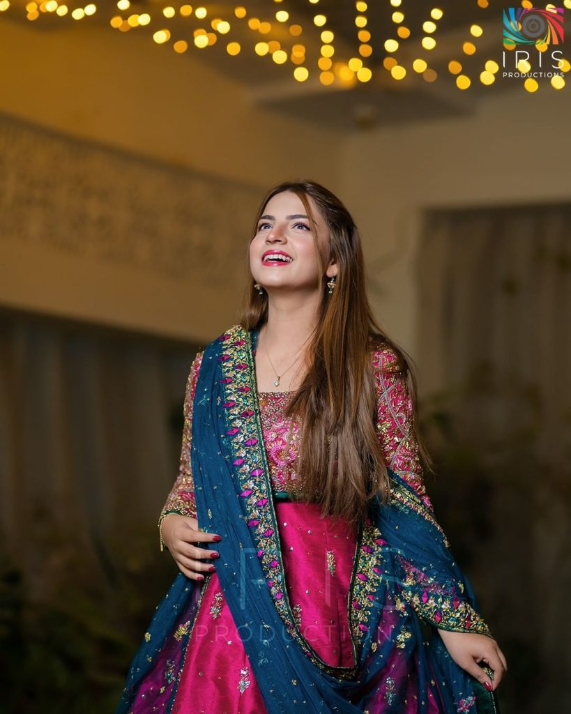 Dananeer Mubeen Doing Cultural Pashto Dance At A Wedding