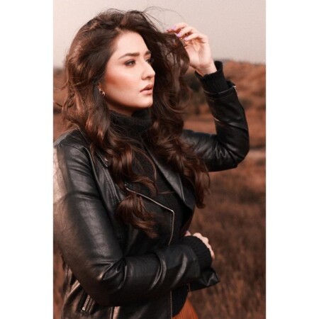 Dur-E-Fishan Saleem Stuns In Her Latest Glamorous Photoshoot | Reviewit.pk