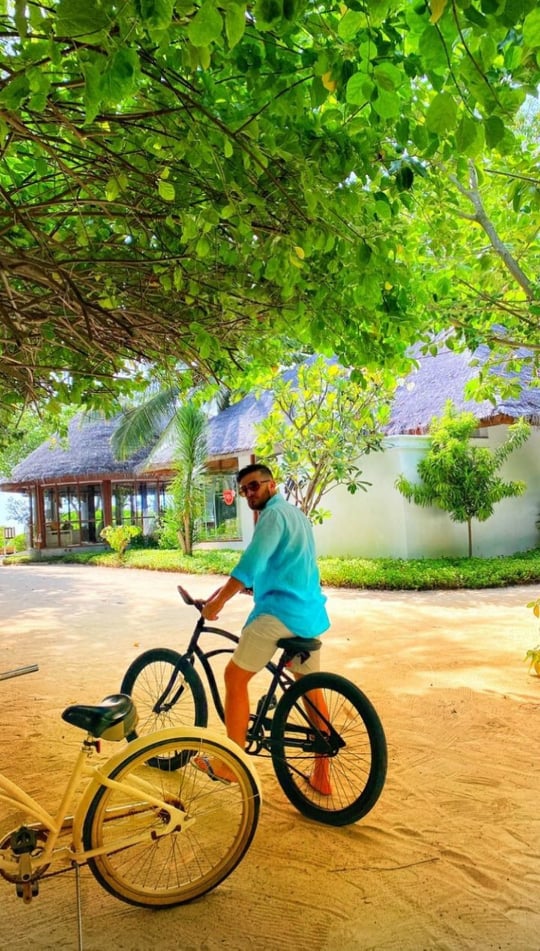 Fiza Khawar And Husband Vacationing In Maldives