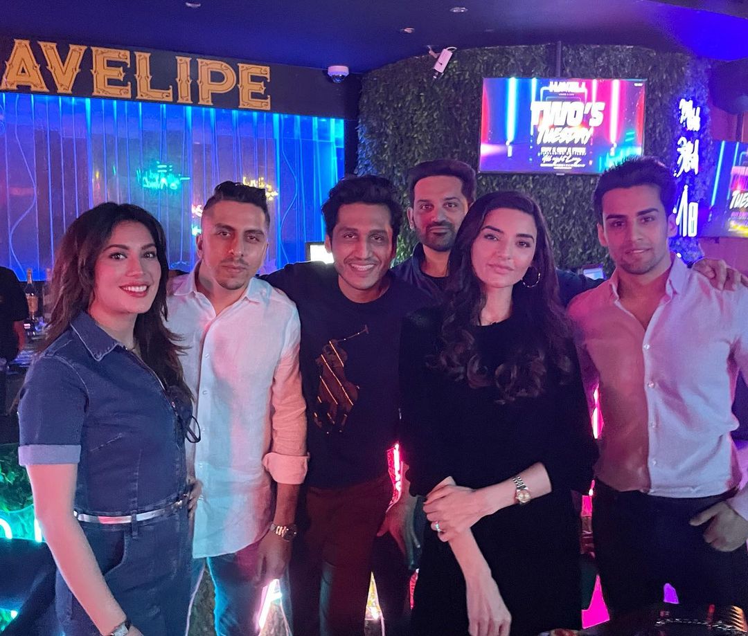 Mehwish Rao Mehwish Hayat Partying With Her Friends In Dubai | Reviewit.pk