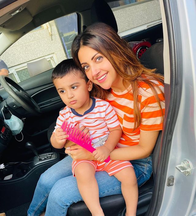 Moomal Khalid With Her Husband And Son- Adorable Pictures