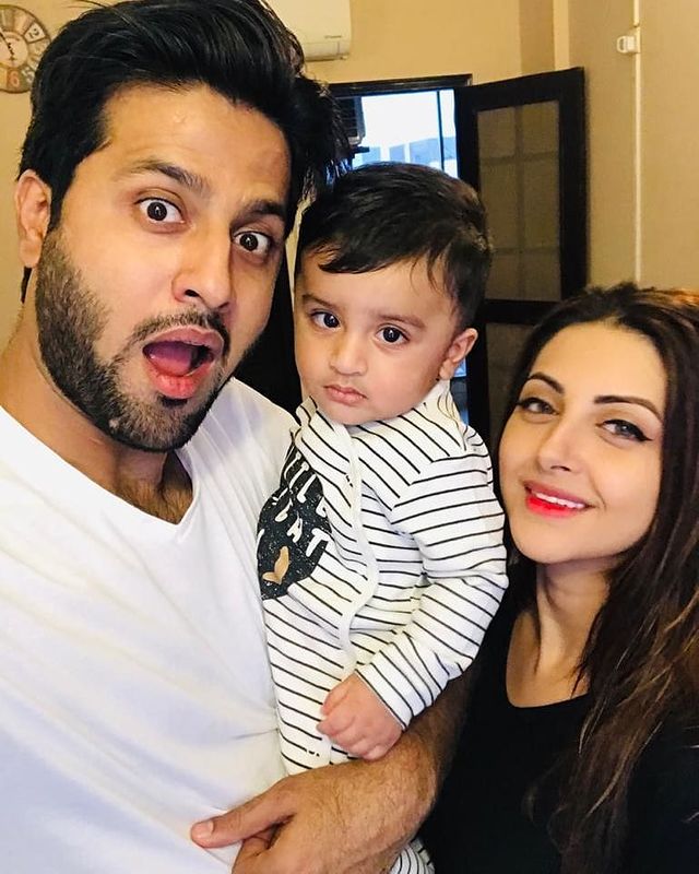 Moomal Khalid With Her Husband And Son- Adorable Pictures