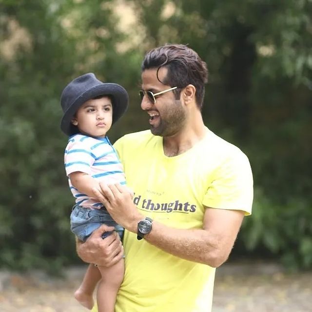 Moomal Khalid With Her Husband And Son- Adorable Pictures