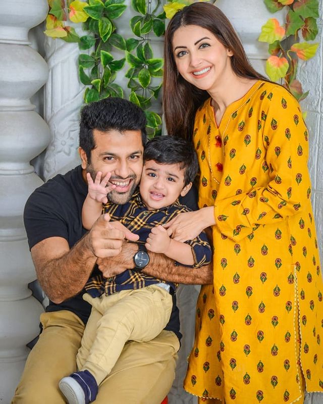 Moomal Khalid With Her Husband And Son- Adorable Pictures